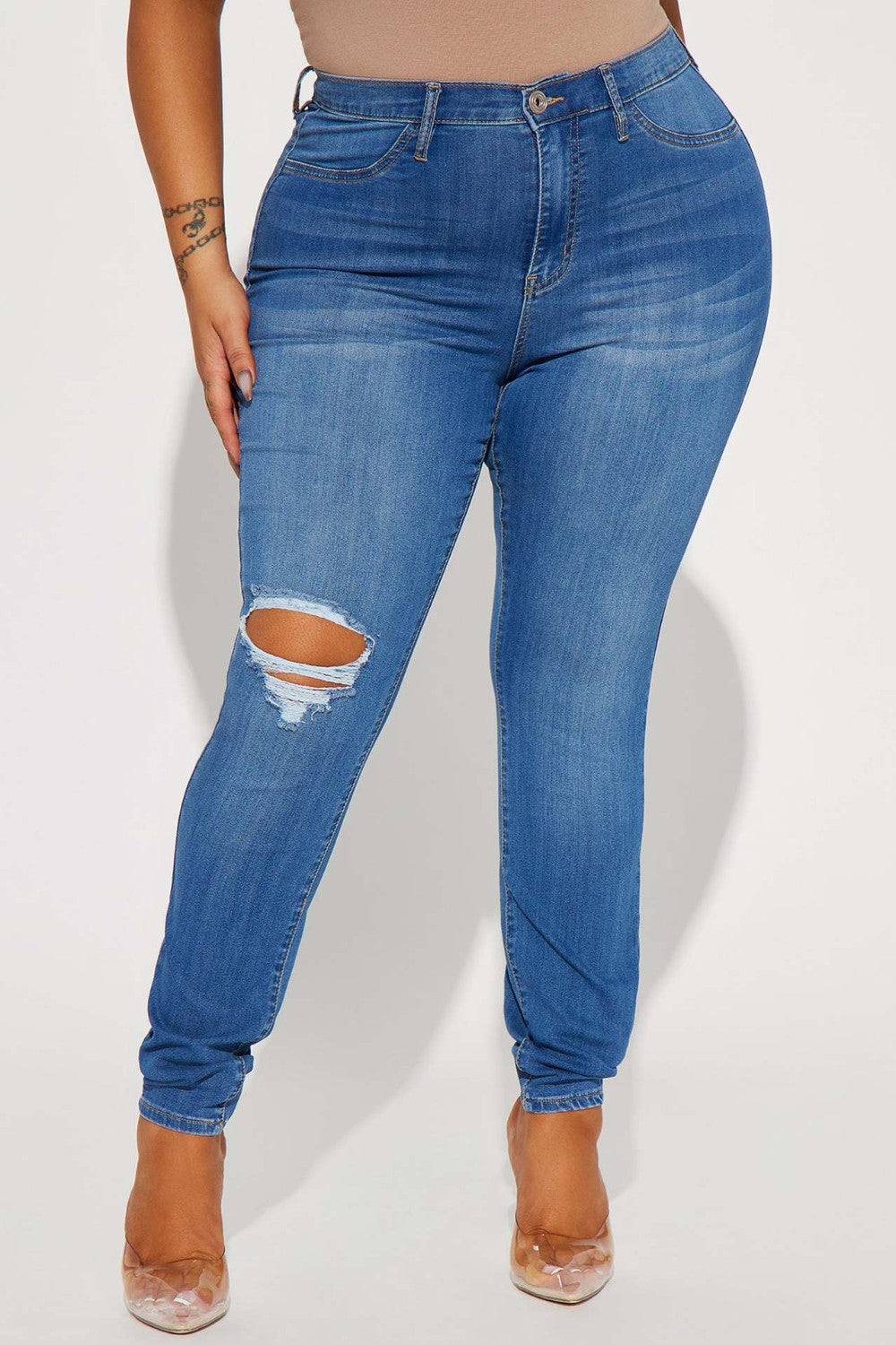 Distressed Buttoned Jeans